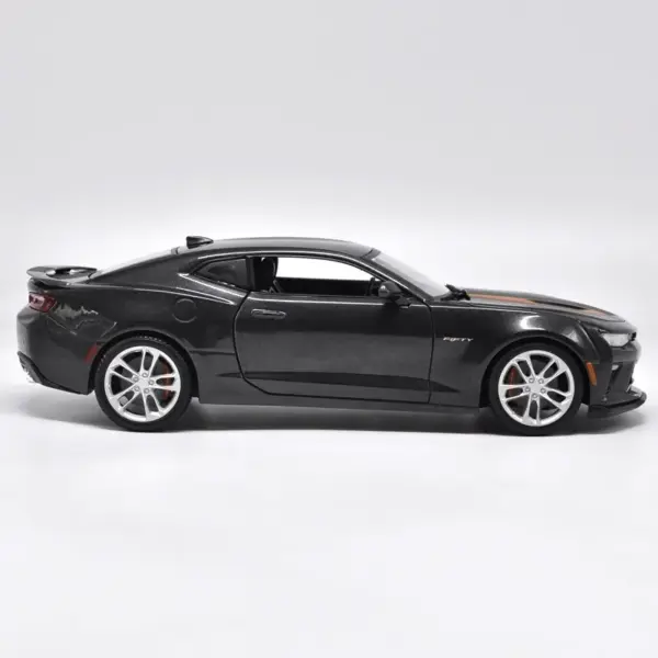 Maisto 1:18 50th Chevrolet Camaro SS Diecast Model - Image 3