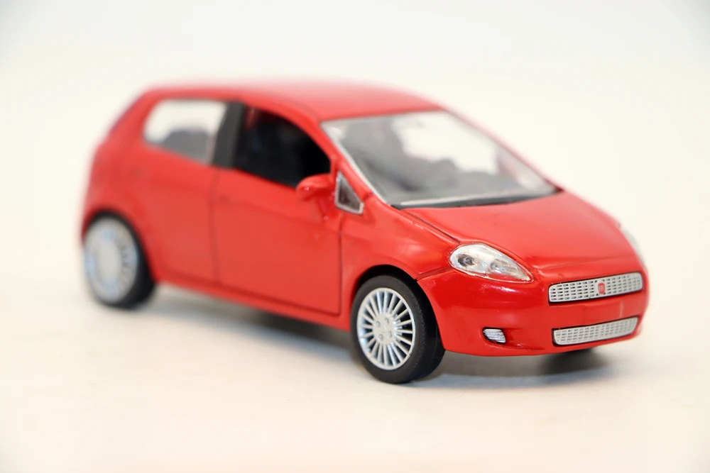 1:43 Scale Fiat Grande Punto Diecast Model 2 1:43 Scale Fiat Grande Punto Diecast Model - Image 2