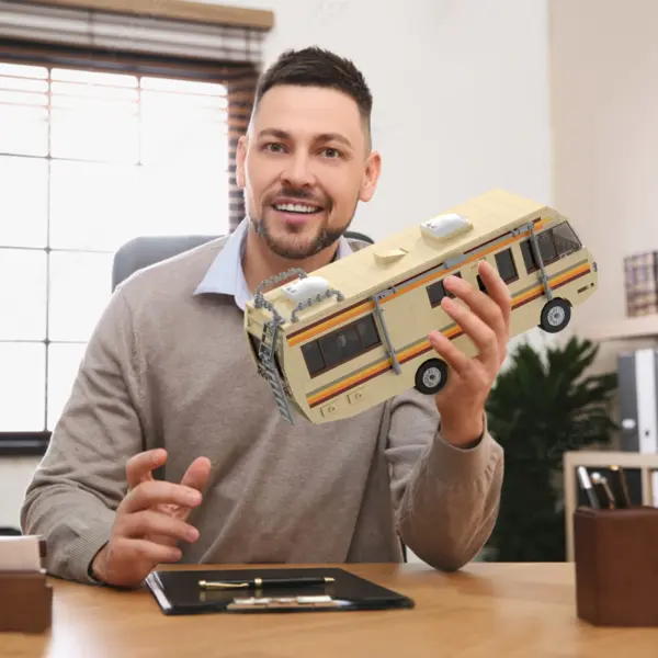 Breaks Bad RV Model Building Set 691 PCS - Image 4