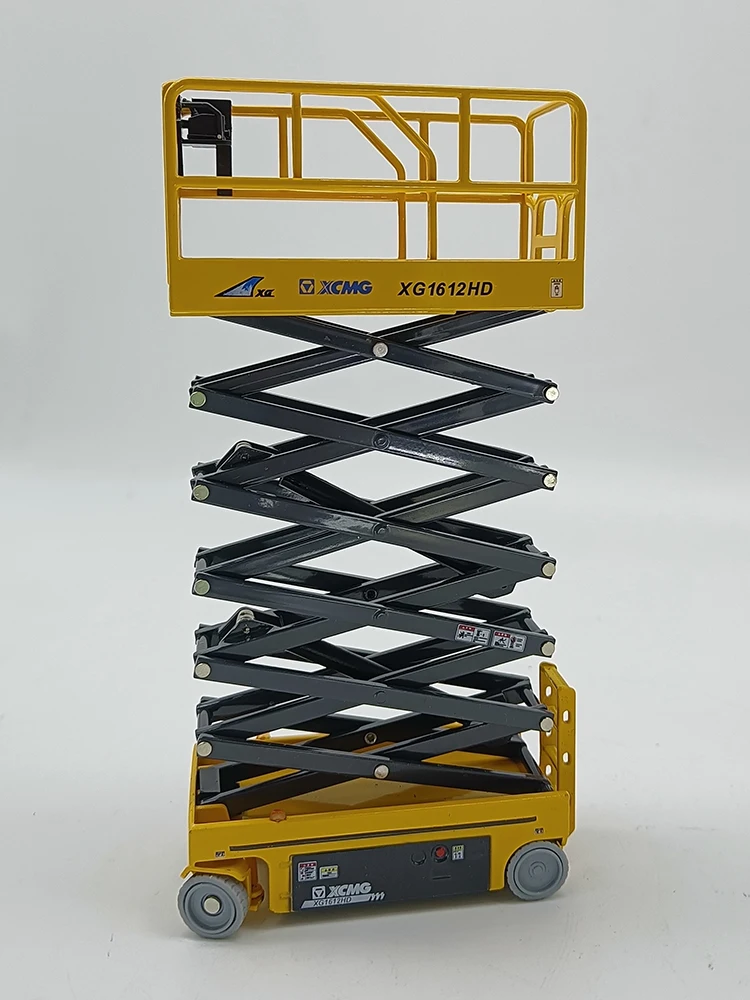 1:35 XCMG 1612 Scissor Lift Model Replica 2 1:35 XCMG 1612 Scissor Lift Model Replica - Image 2
