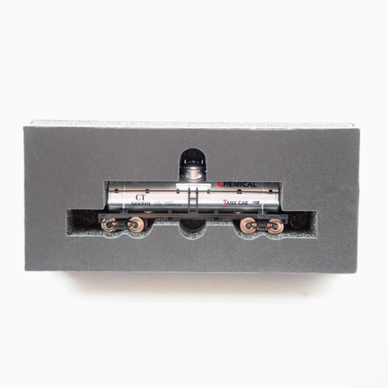 Diecast HO Scale 1/87 Oil Tank Truck Model 4 Diecast HO Scale 1/87 Oil Tank Truck Model - Image 4