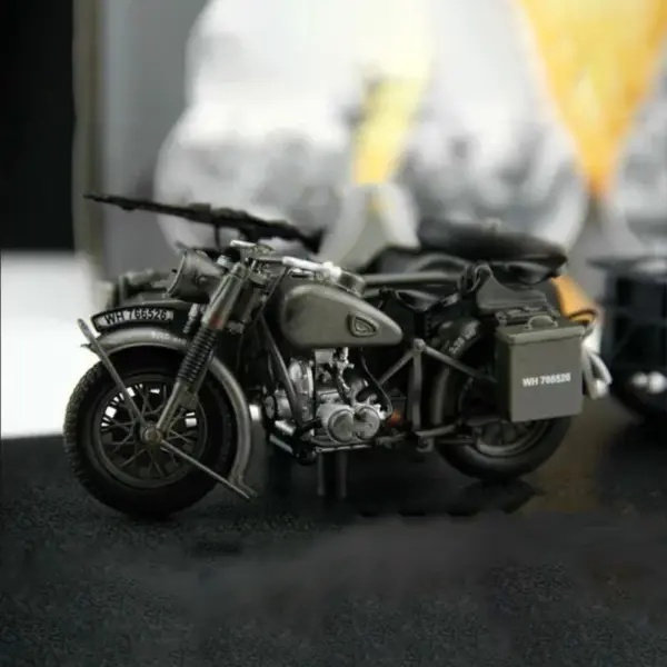 1:24 Scale Alloy R75 Side Tricycle Model for Display - Image 2