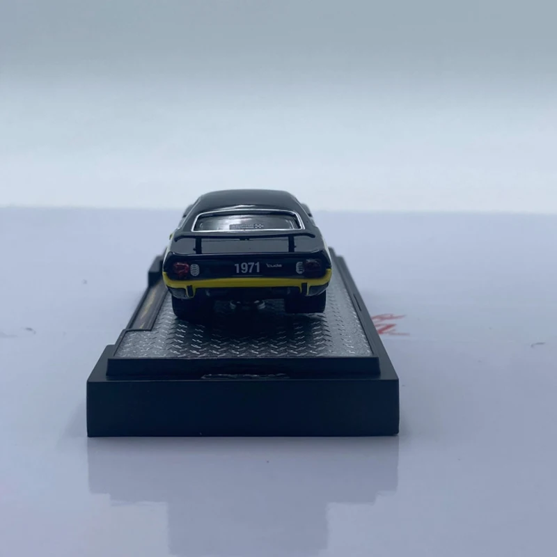1971 Plymouth HEMI Cuda 1:64 Diecast Model 5 1971 Plymouth HEMI Cuda 1:64 Diecast Model - Image 5