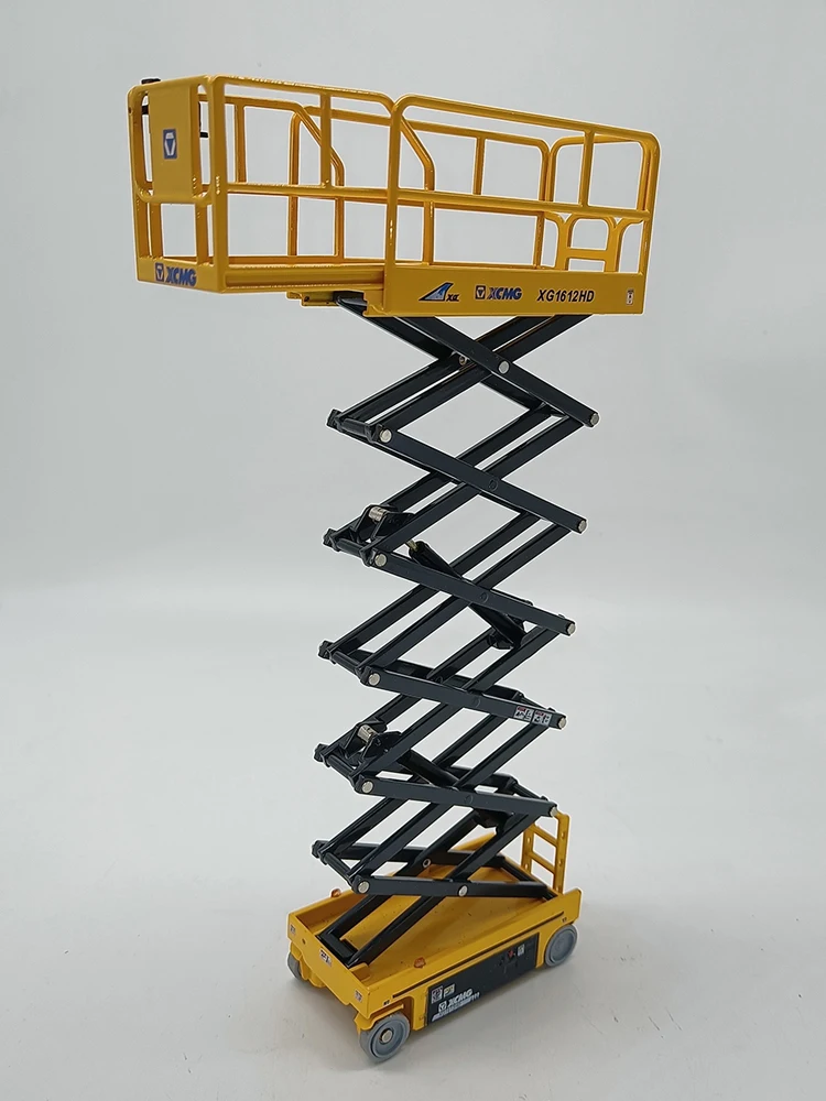 1:35 XCMG 1612 Scissor Lift Model Replica 3 1:35 XCMG 1612 Scissor Lift Model Replica - Image 3