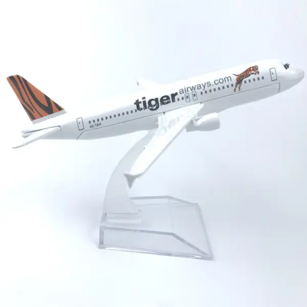 Metal Airbus A320 Diecast Model Plane 16cm - Image 12