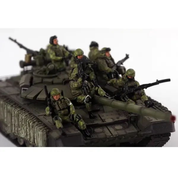 1/72 Scale Resin Russian Armored Vehicle & Soldiers Set - Image 4