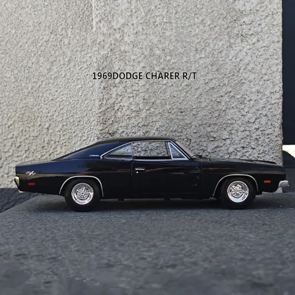 1:18 Diecast 1969 Dodge Challenger R/T Model - Image 3