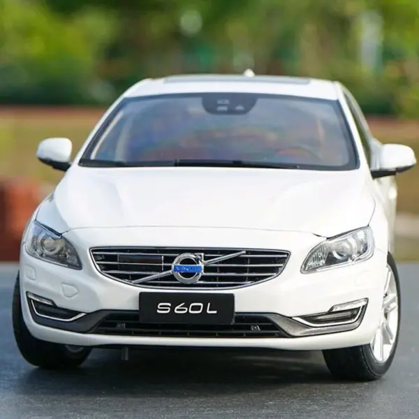1:18 Scale Volvo S60L Diecast Model Car - Image 8