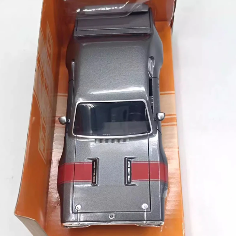 Jada 1:24 Scale 1972 Plymouth GTX Model Car 4 Jada 1:24 Scale 1972 Plymouth GTX Model Car - Image 4