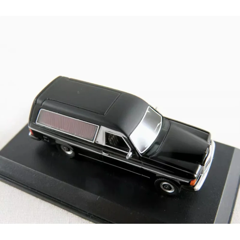 German Resin Benz W123 1:87 Model Car 4 German Resin Benz W123 1:87 Model Car - Image 4