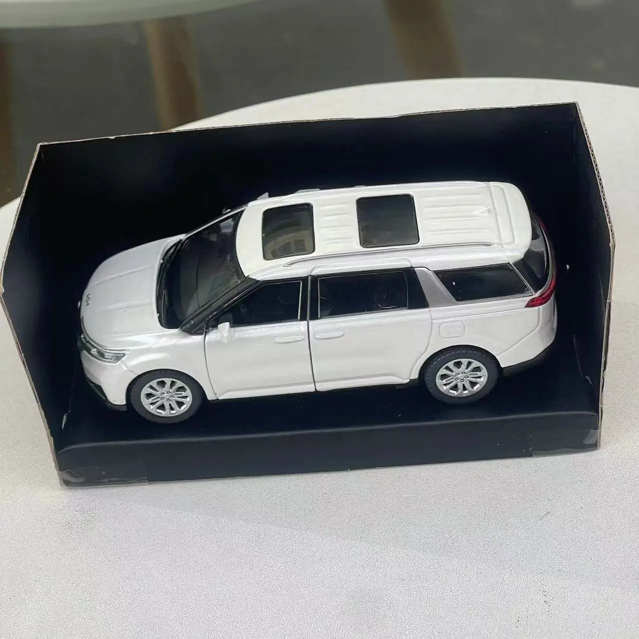 KIA Carnival Alloy Die-Cast Model 1:38 5 KIA Carnival Alloy Die-Cast Model 1:38 - Image 5