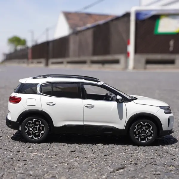 1:18 Citroen C5 AIRCROSS Alloy Diecast Model - Image 3