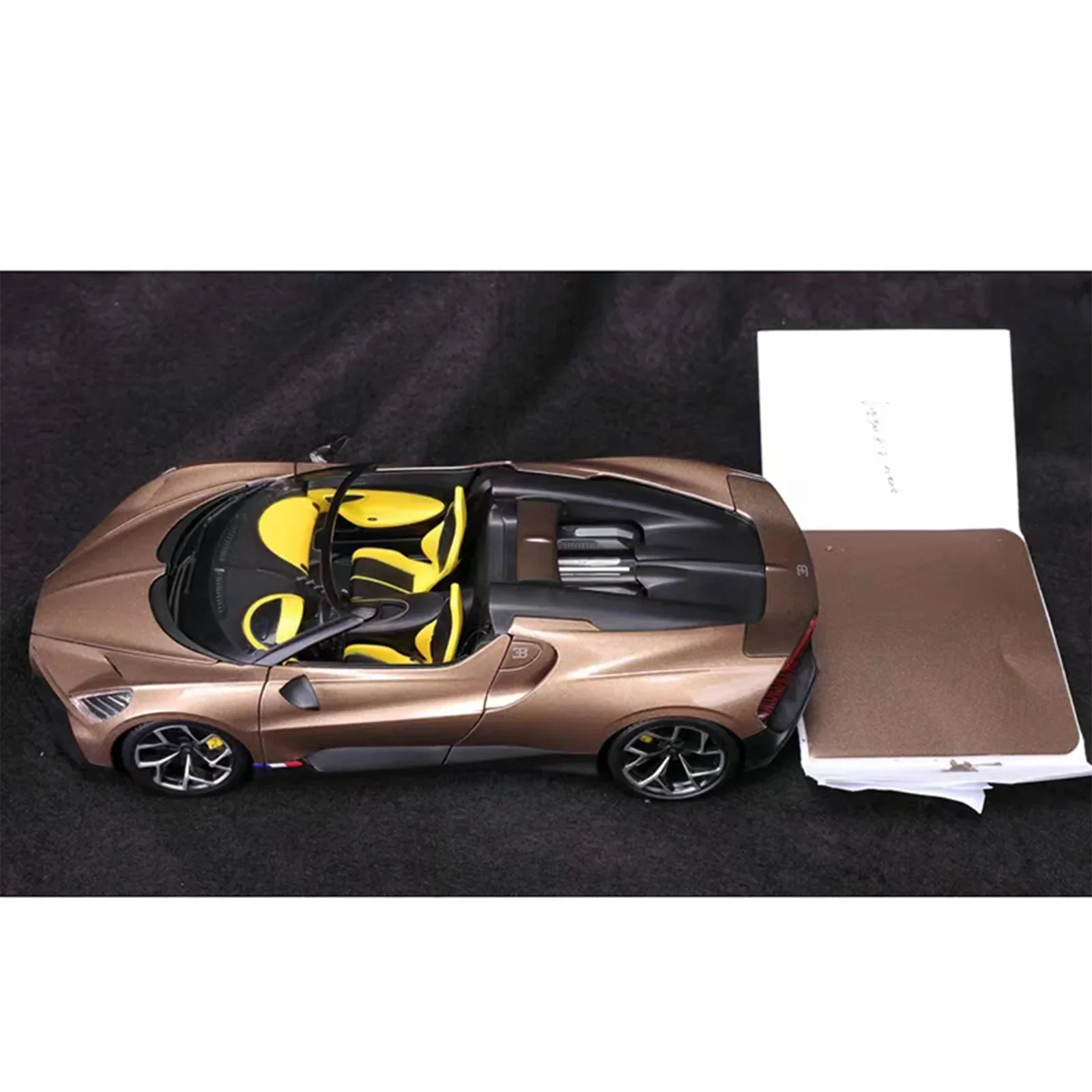 Bburago 1:18 Bugatti W16 Mistral Gold Model 12 Bburago 1:18 Bugatti W16 Mistral Gold Model - Image 12