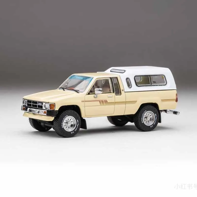 Vintage 1:64 Toyota Hilux SR5 Xtracab Model 3 Vintage 1:64 Toyota Hilux SR5 Xtracab Model - Image 3