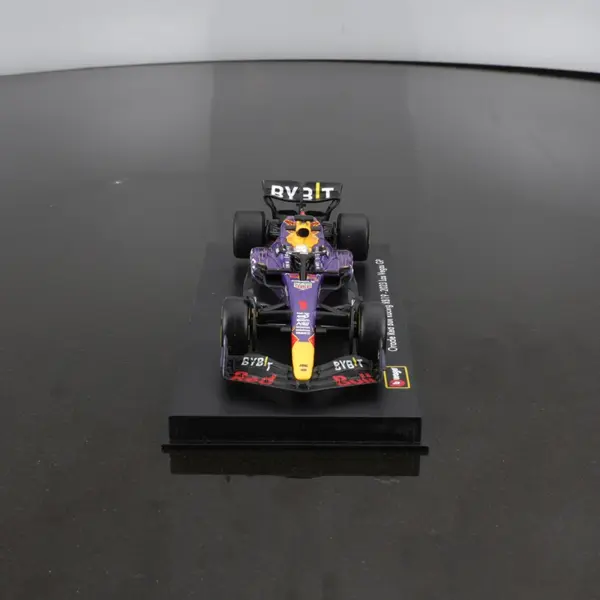 Bburago 1:18 Red Bull RB19 Las Vegas Model - Image 5