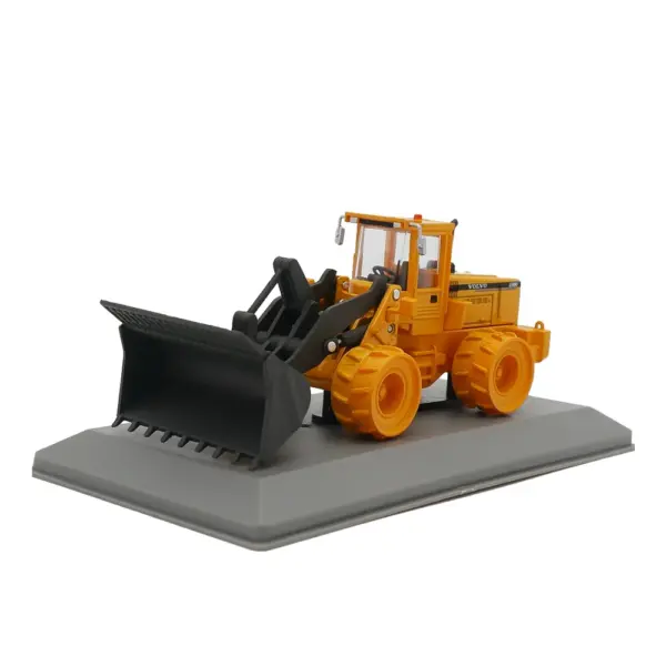 Volvo L180C Diecast Model in Display Case - Image 4