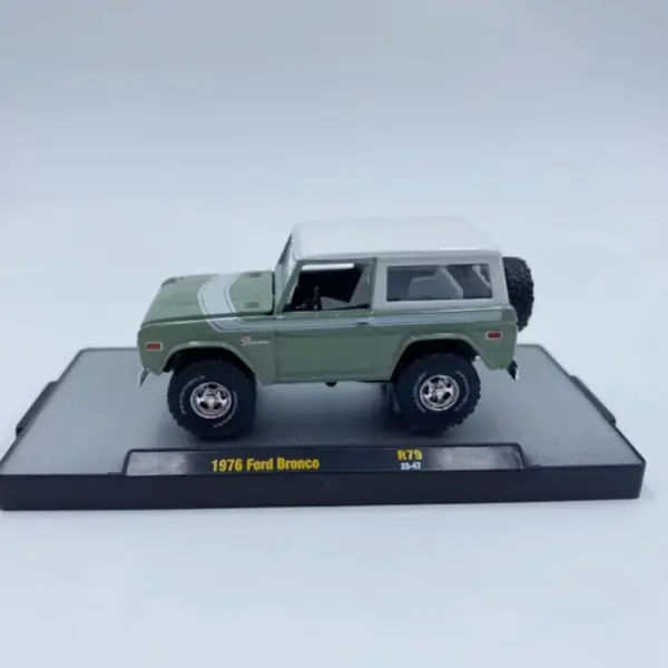 1976 Ford Bronco 1:64 Scale Diecast Model - Image 3