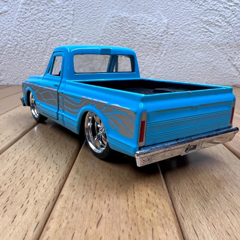 1972 Cheyenne Pickup Truck 1:32 Model Car 4 1972 Cheyenne Pickup Truck 1:32 Model Car - Image 4