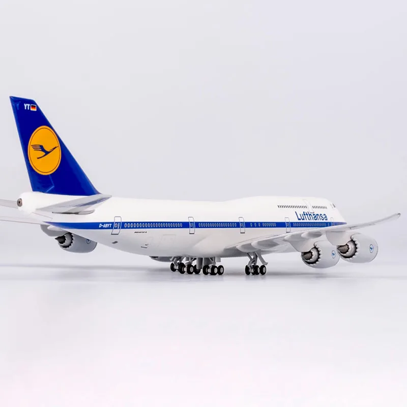 Lufthansa B747-8 Diecast Model 1:400 Scale 6 Lufthansa B747-8 Diecast Model 1:400 Scale - Image 6