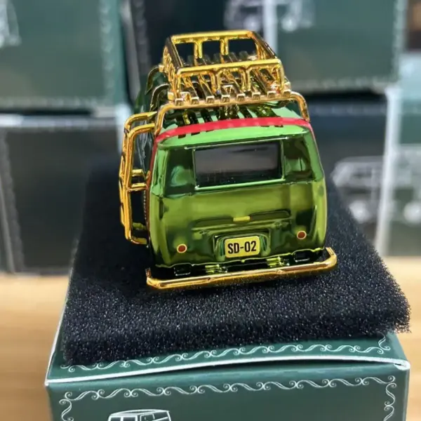 Diecast VW T1 Shark Pattern Model Green - Image 6
