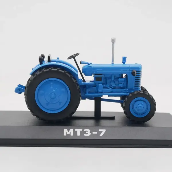 Ixo 1:43 Scale MTZ-7 Minsk Tractor Model - Image 5