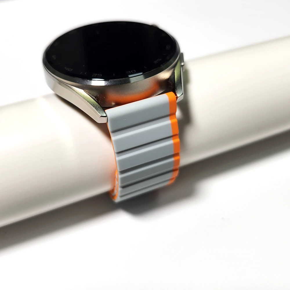 Sleek Magnetic Silicone Strap for Garmin Watches 4 Sleek Magnetic Silicone Strap for Garmin Watches - Image 4