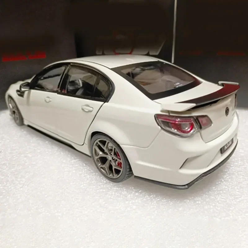1:18 Holden HSV GTSR HERON White Diecast Model 5 1:18 Holden HSV GTSR HERON White Diecast Model - Image 5