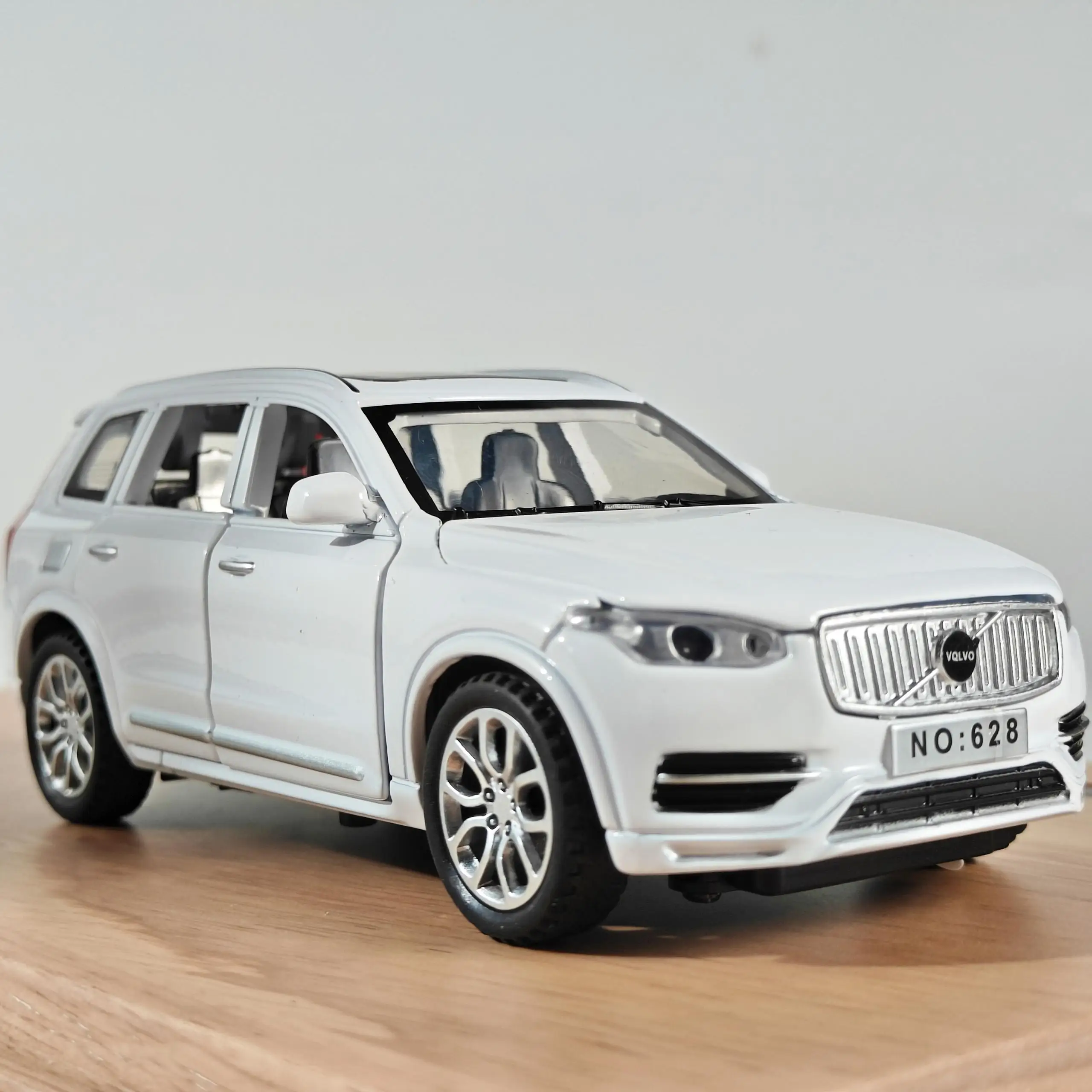 1:32 Volvo XC90 Diecast SUV Model Car 4 1:32 Volvo XC90 Diecast SUV Model Car - Image 4