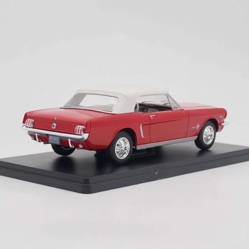 Diecast 1:24 Ford Mustang 1965 Convertible Model 4 Diecast 1:24 Ford Mustang 1965 Convertible Model - Image 4