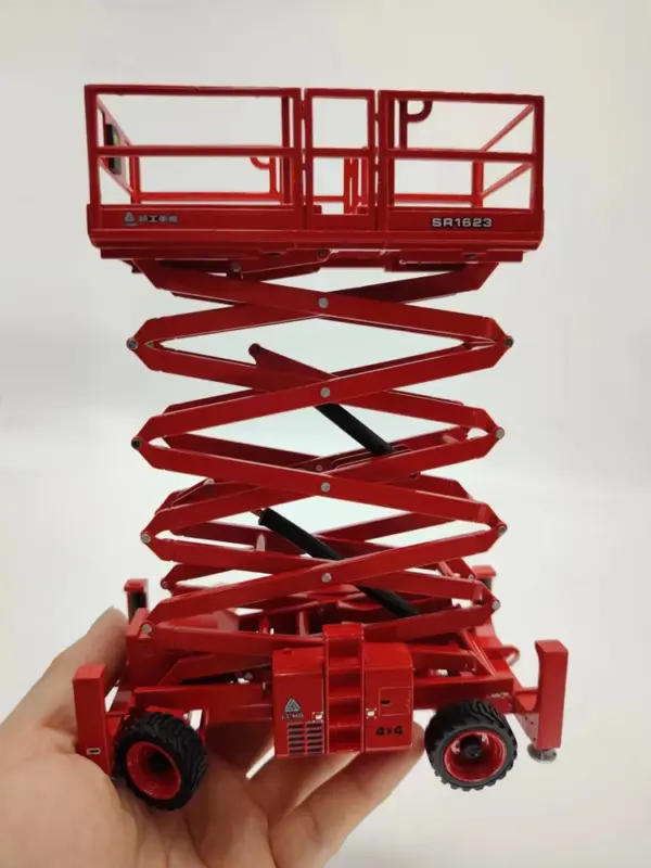 1:30 LGMG 1623 Off-road Scissor Lift Replica - Image 2