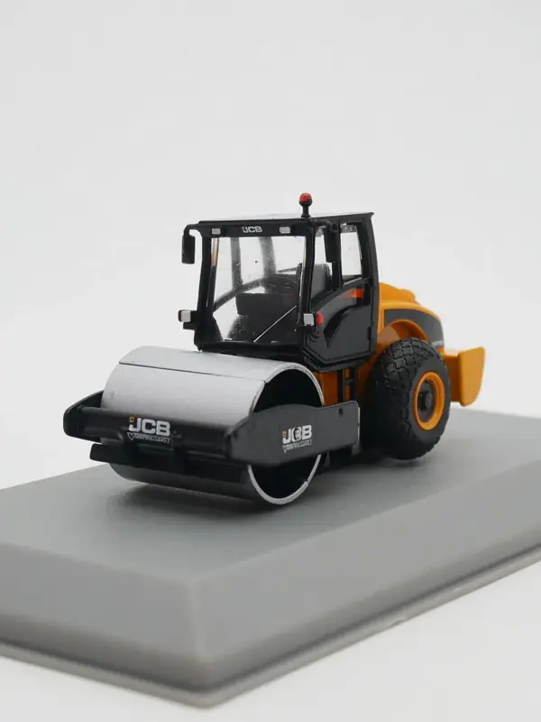 Diecast JCB Vibromax VM 115 Model Display - Image 6