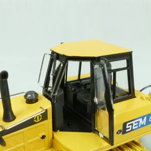 Diecast SEM 816 Bulldozer Model 1:35 Scale - Image 15