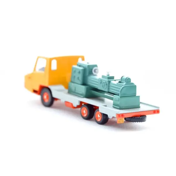 1:43 Scale Alloy Dinky Toys 569P Transporter Model - Image 2