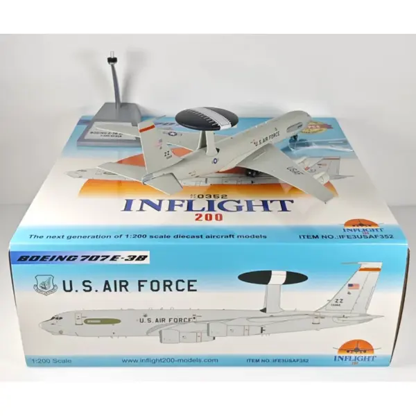 1:200 Scale Boeing 707E-3B US Air Force Model - Image 4