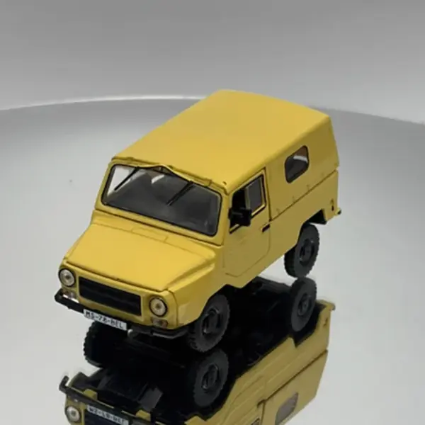 Soviet Luaz 969M 1/43 Scale Diecast Model - Image 2