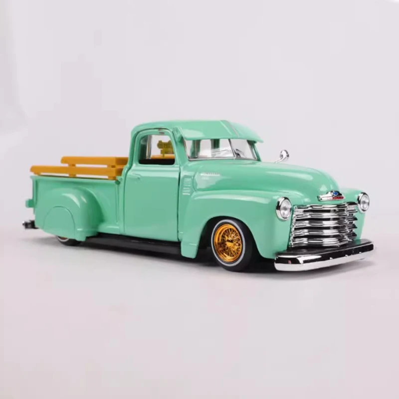 Maisto 1:25 Scale 1950 Chevrolet Corvette Model 3 Maisto 1:25 Scale 1950 Chevrolet Corvette Model - Image 3