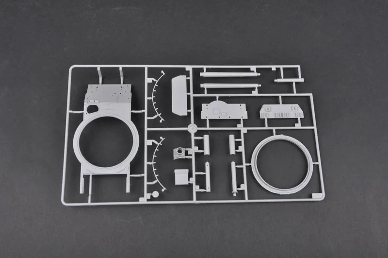 Russian T-62 BDD Tank Model Kit 1:35 Scale 6 Russian T-62 BDD Tank Model Kit 1:35 Scale - Image 6