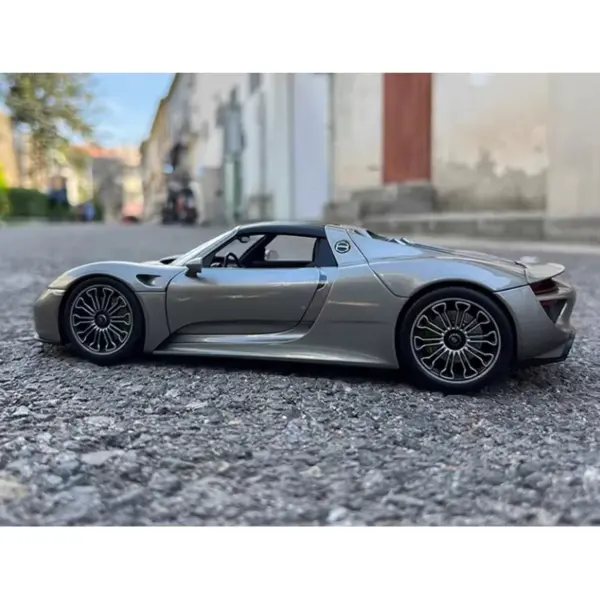 Welly 1:18 Scale Diecast Alloy 918 Spyder Model - Image 4