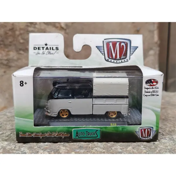 M2 1:64 Willis Beetle Van Diecast Model - Image 10