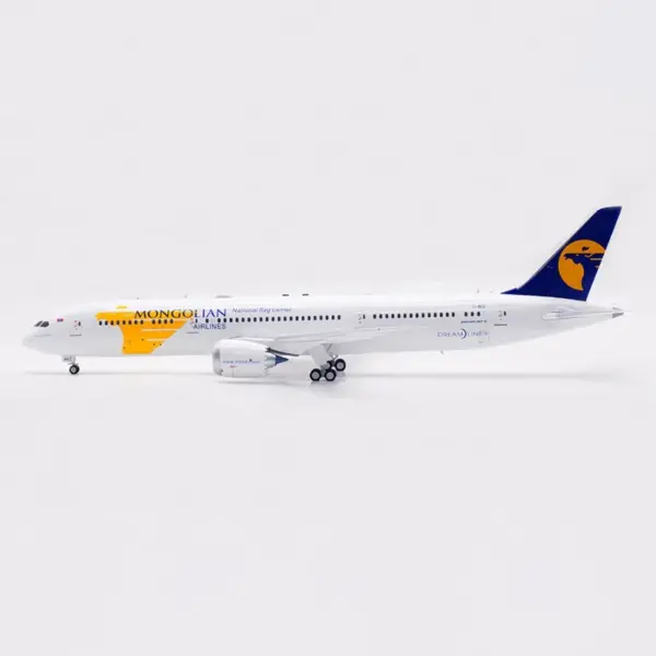 Diecast 1:200 Scale Mongolian Airlines B787-9 - Image 3