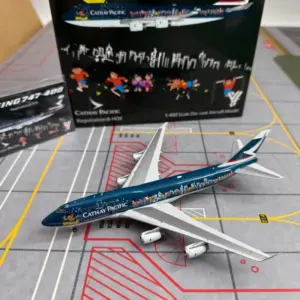 Cathay Pacific B747-400 Diecast Model 1:400 Scale 8 S647165cdd18344eb91910af2d5298ec9T