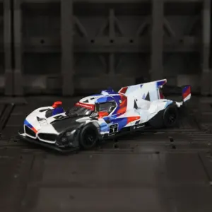 1:45 Scale V8 Alloy Car Model Ornament