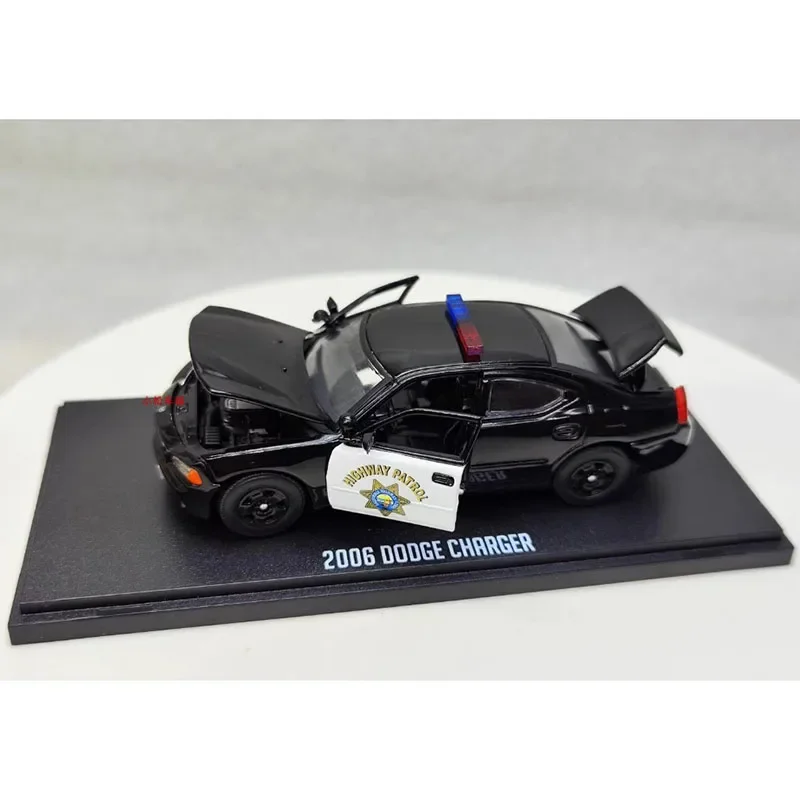 1:43 Scale 2006 Dodge Charger Model Car 2 1:43 Scale 2006 Dodge Charger Model Car - Image 2