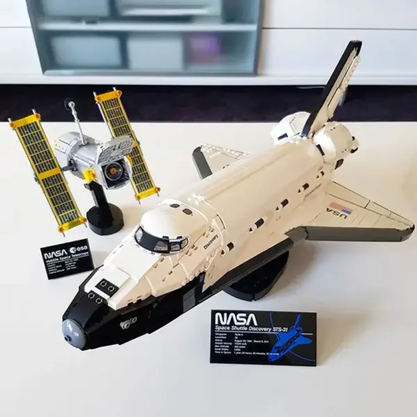 Space Shuttle Discovery Building Blocks Set 2354 pcs - Image 7
