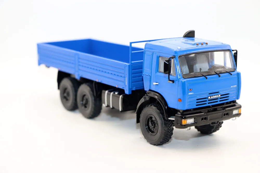1/43 KAMAZ-43118 Flatbed Truck Diecast Model 2 1/43 KAMAZ-43118 Flatbed Truck Diecast Model - Image 2