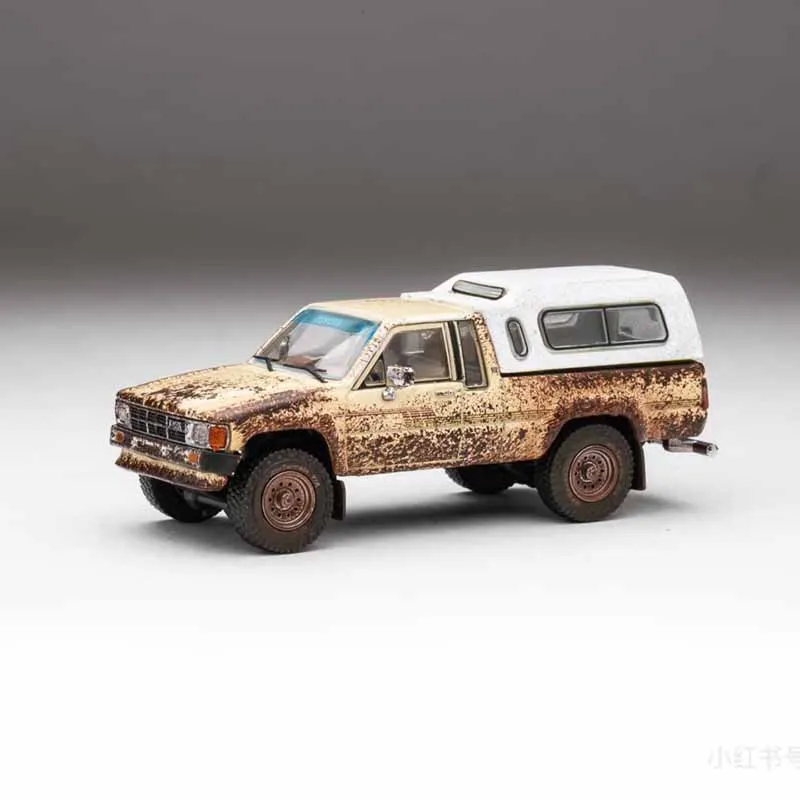 Vintage 1:64 Toyota Hilux SR5 Xtracab Model 4 Vintage 1:64 Toyota Hilux SR5 Xtracab Model - Image 4
