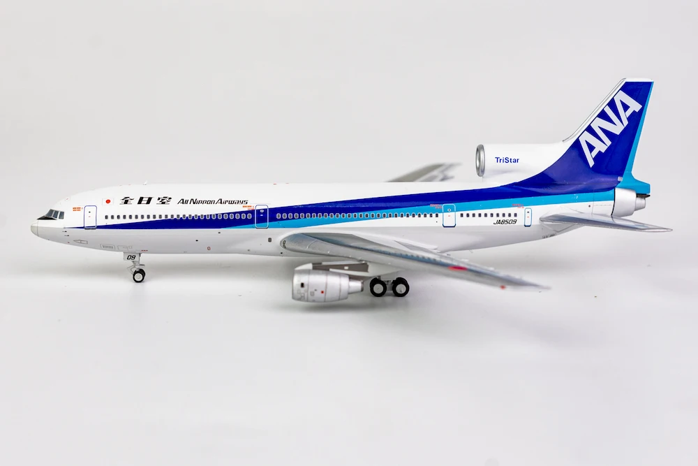 ANA L-1011 Scale Model JA8509 1/400 Collector's Aircraft 4 ANA L-1011 Scale Model JA8509 1/400 Collector's Aircraft - Image 4
