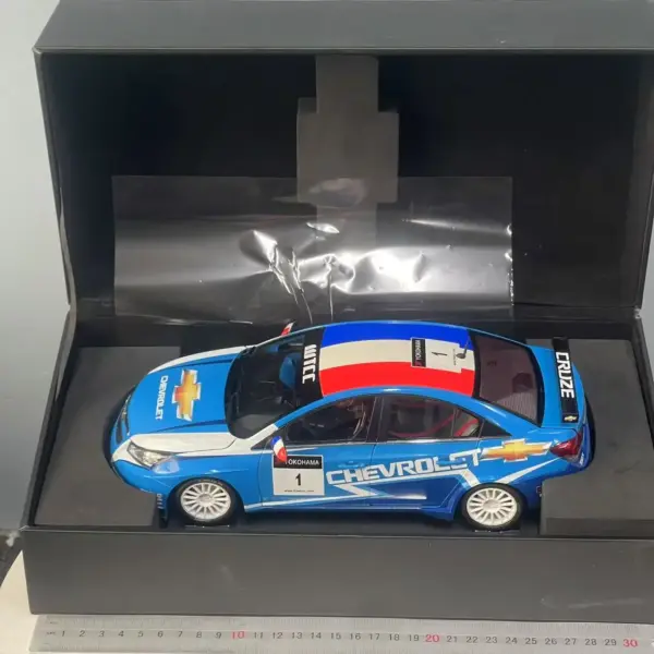 Slight Defect 1/18 Chevro Cruze WTCC Car Model - Image 8