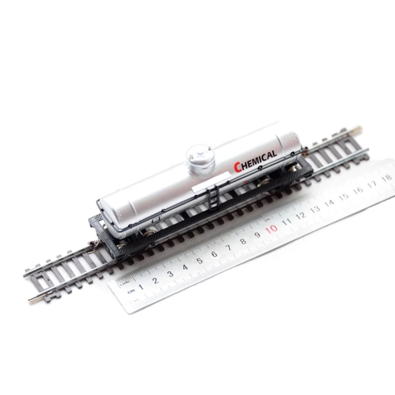 Diecast HO Scale 1/87 Oil Tank Truck Model 2 Diecast HO Scale 1/87 Oil Tank Truck Model - Image 2