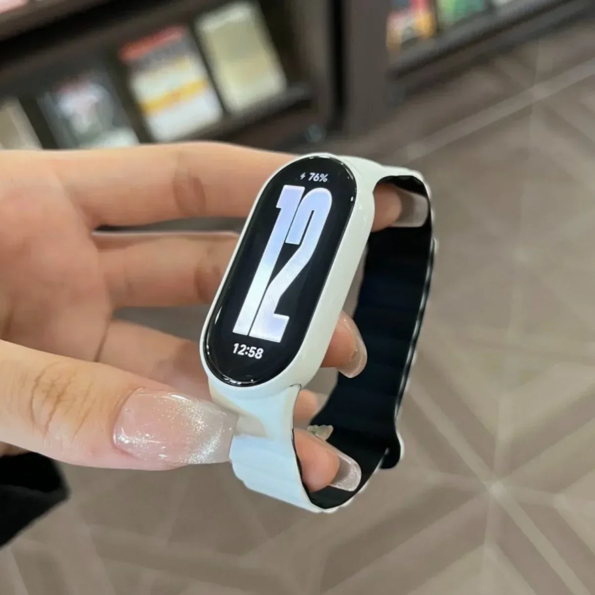 Magnetic Silicone Strap for Xiaomi Mi Band 8 and 9 4 Magnetic Silicone Strap for Xiaomi Mi Band 8 and 9 - Image 4